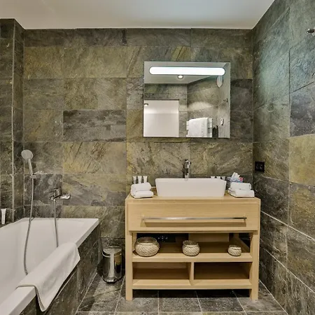 Chalet Luxury Retreat In A Quiet Area - What'app - 0034-635-520-036 - For Reservations! Villa *