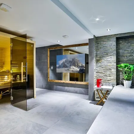 Villa Chalet Luxury Retreat In A Quiet Area - What'app - 0034-635-520-036 - For Reservations!